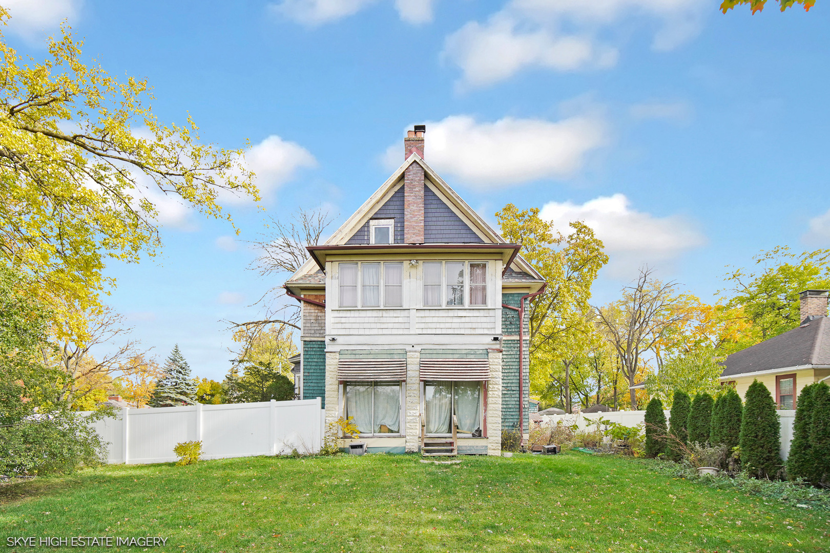 2163 Chestnut Road Homewood, IL 60430 - Photo 28 of 31 a front view of a house with a yard