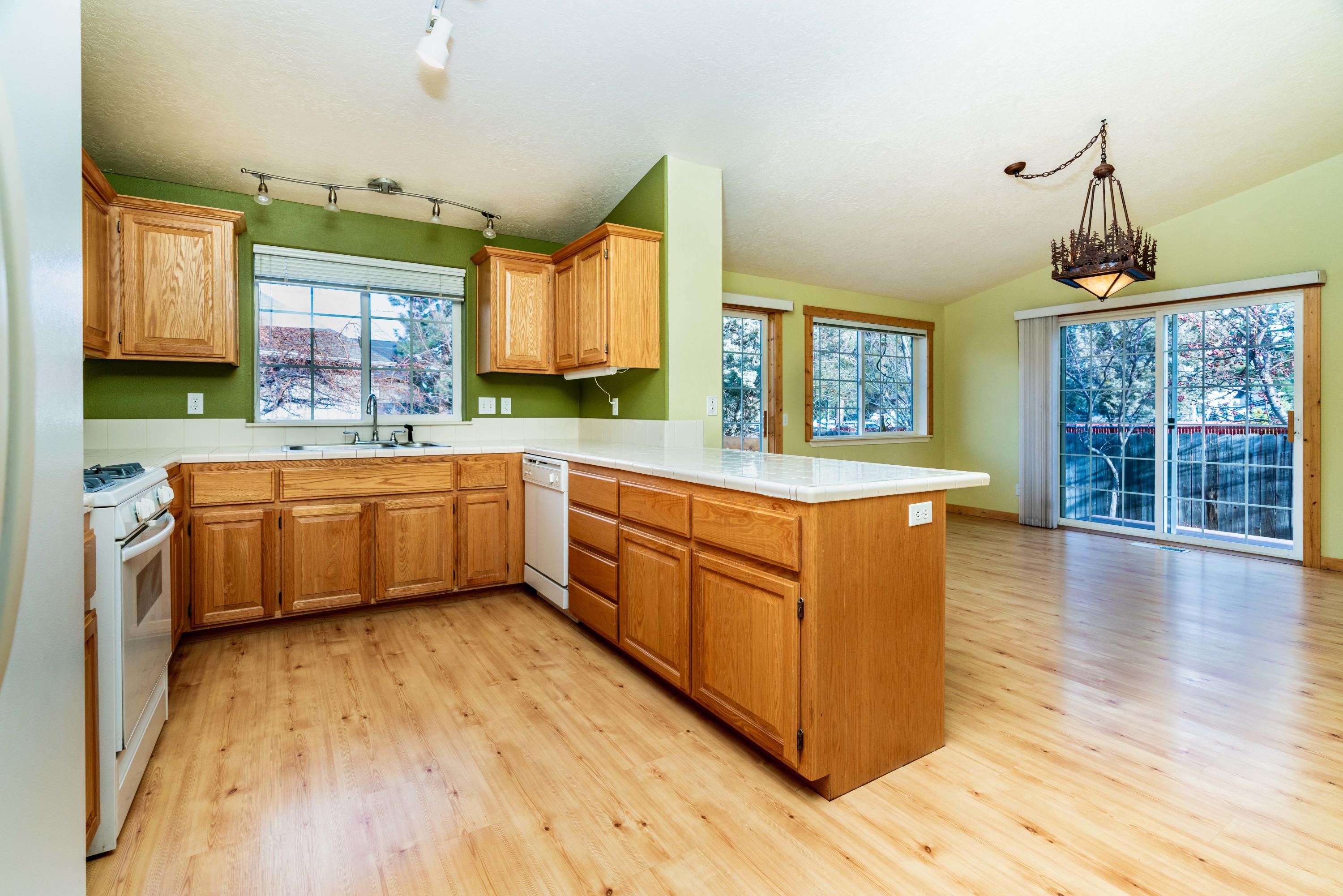 20234 Star Ridge Court Bend, OR 97703 - Photo 7 of 27 7.0