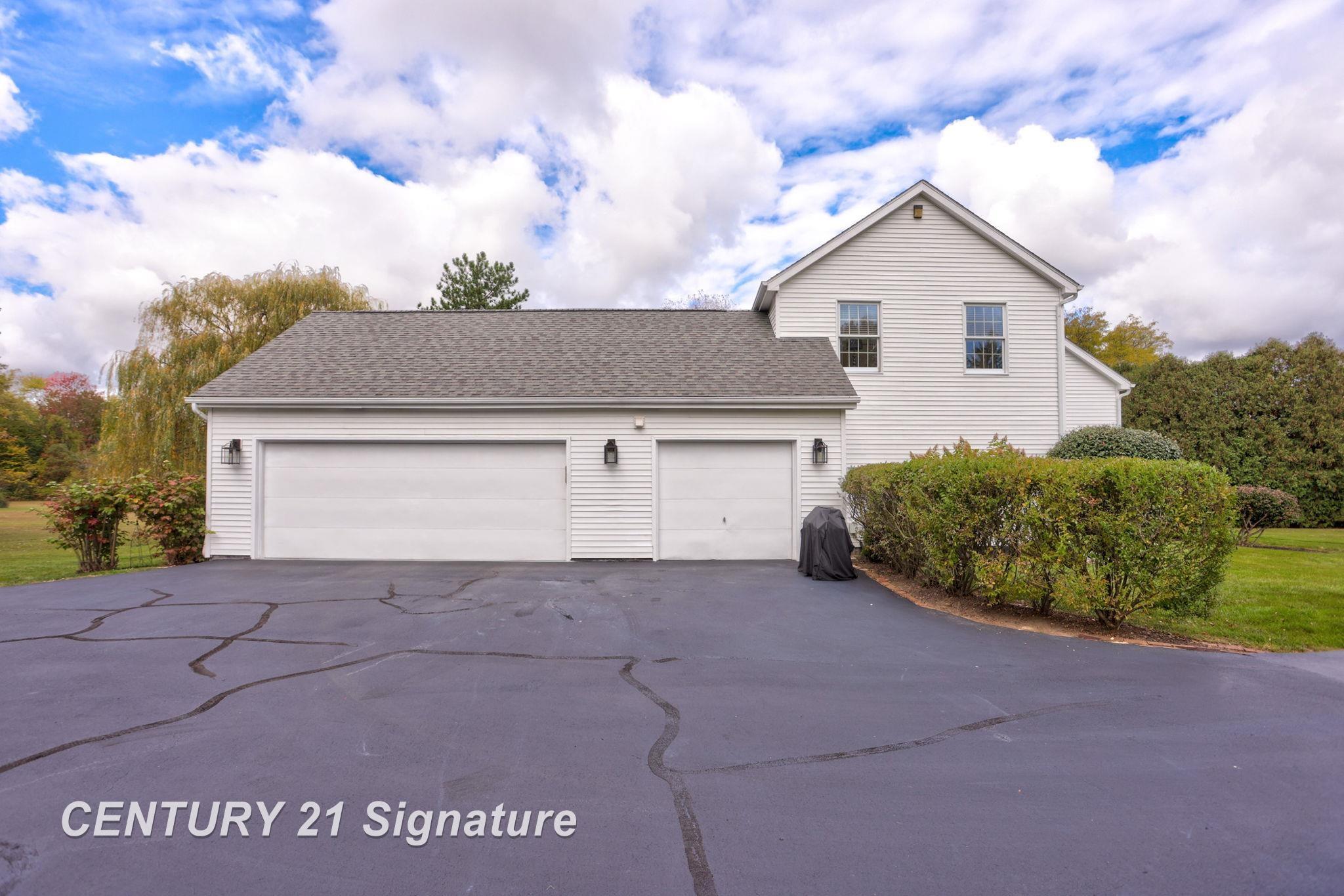 900 Stoneham Road Saginaw, MI 48638 - Photo 4 of 66 50191814-7ef06f66-202f-48f9-9d1f-01623338849b.JPG
