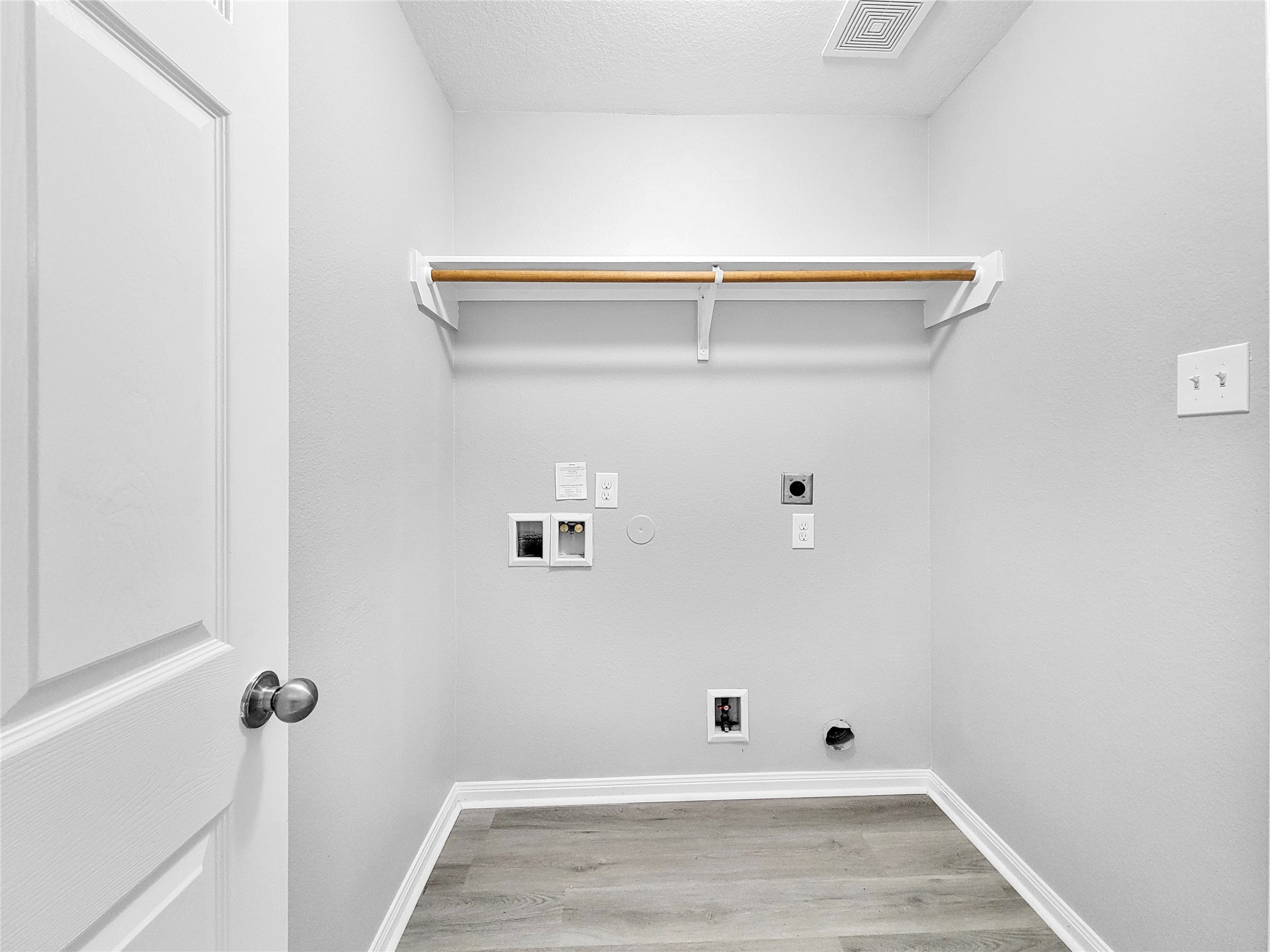 930 Paradise Road Baytown, TX 77521 - Photo 7 of 18 a view of small space