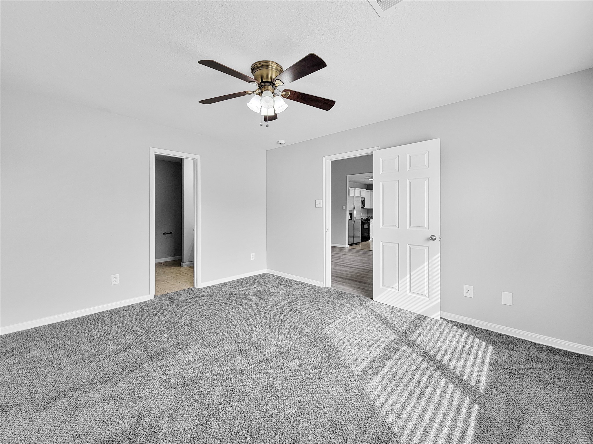 930 Paradise Road Baytown, TX 77521 - Photo 10 of 18 a view of a livingroom with a ceiling fan & entryway