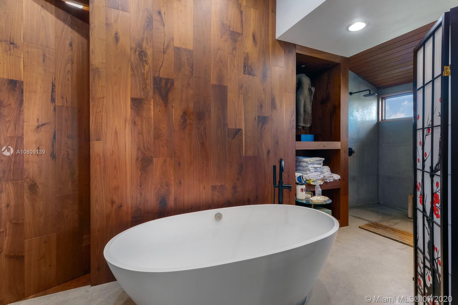 605 Solano Prado Miami, FL 33156 - Photo 19 of 30 Master bathroom.