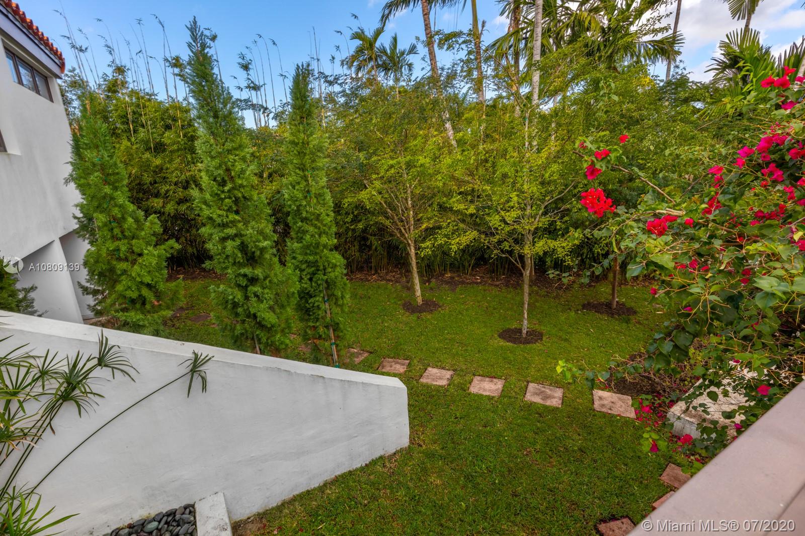 605 Solano Prado Miami, FL 33156 - Photo 8 of 30