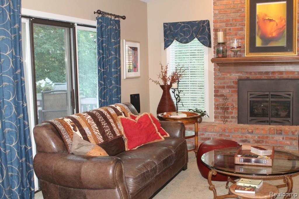 449 Streamview Court Rochester, MI 48309 - Photo 16 of 42 Antenucci House 006.jpg