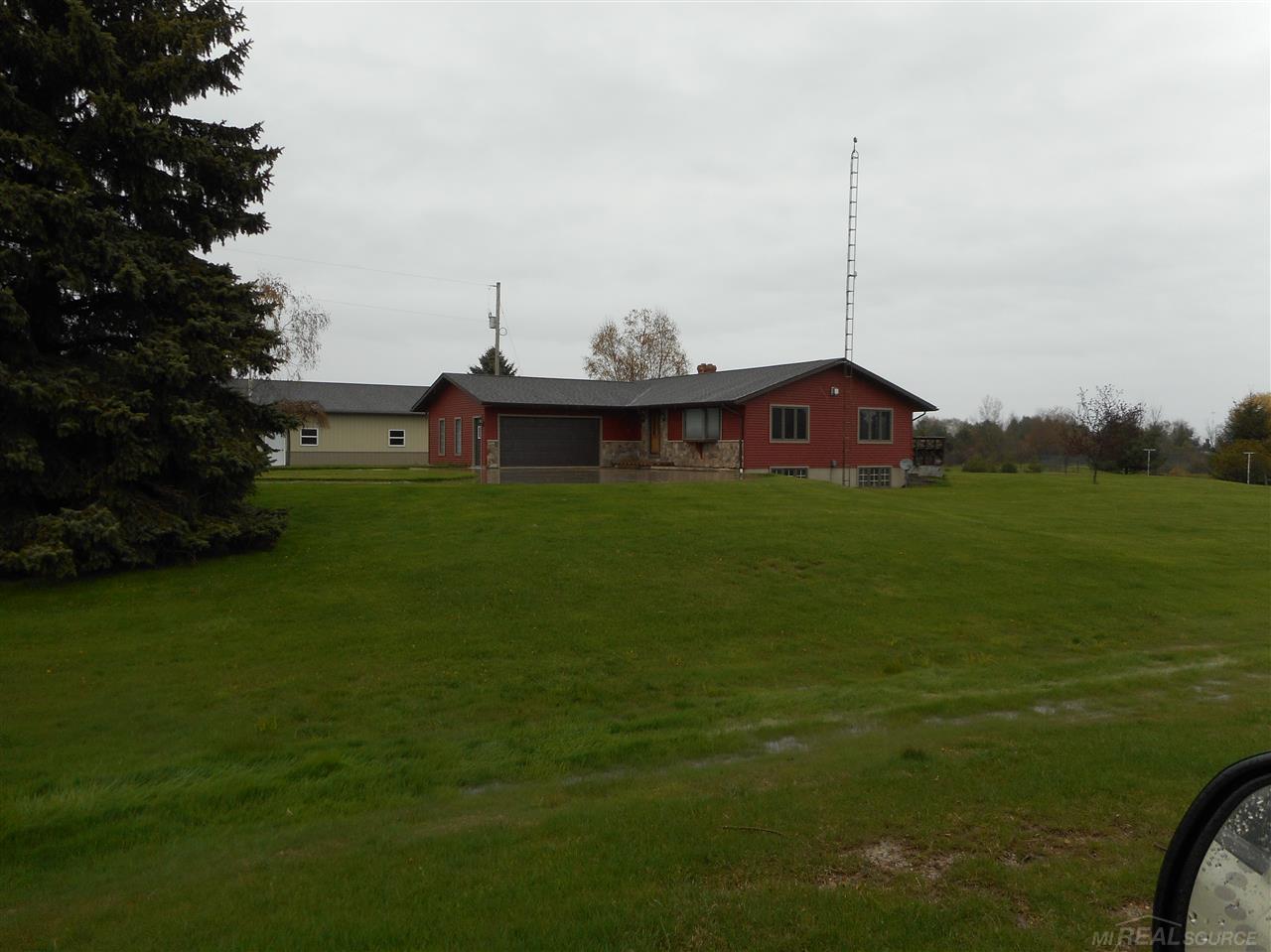 6852 Lakeshore Road Palms, MI 48465 - Photo 3 of 24 31319049-2.JPG