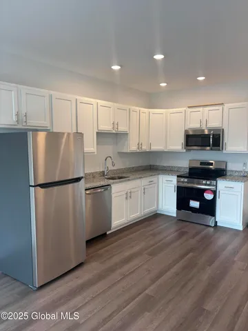 $1,700 | 491 Campbell Avenue, Troy, NY 12180