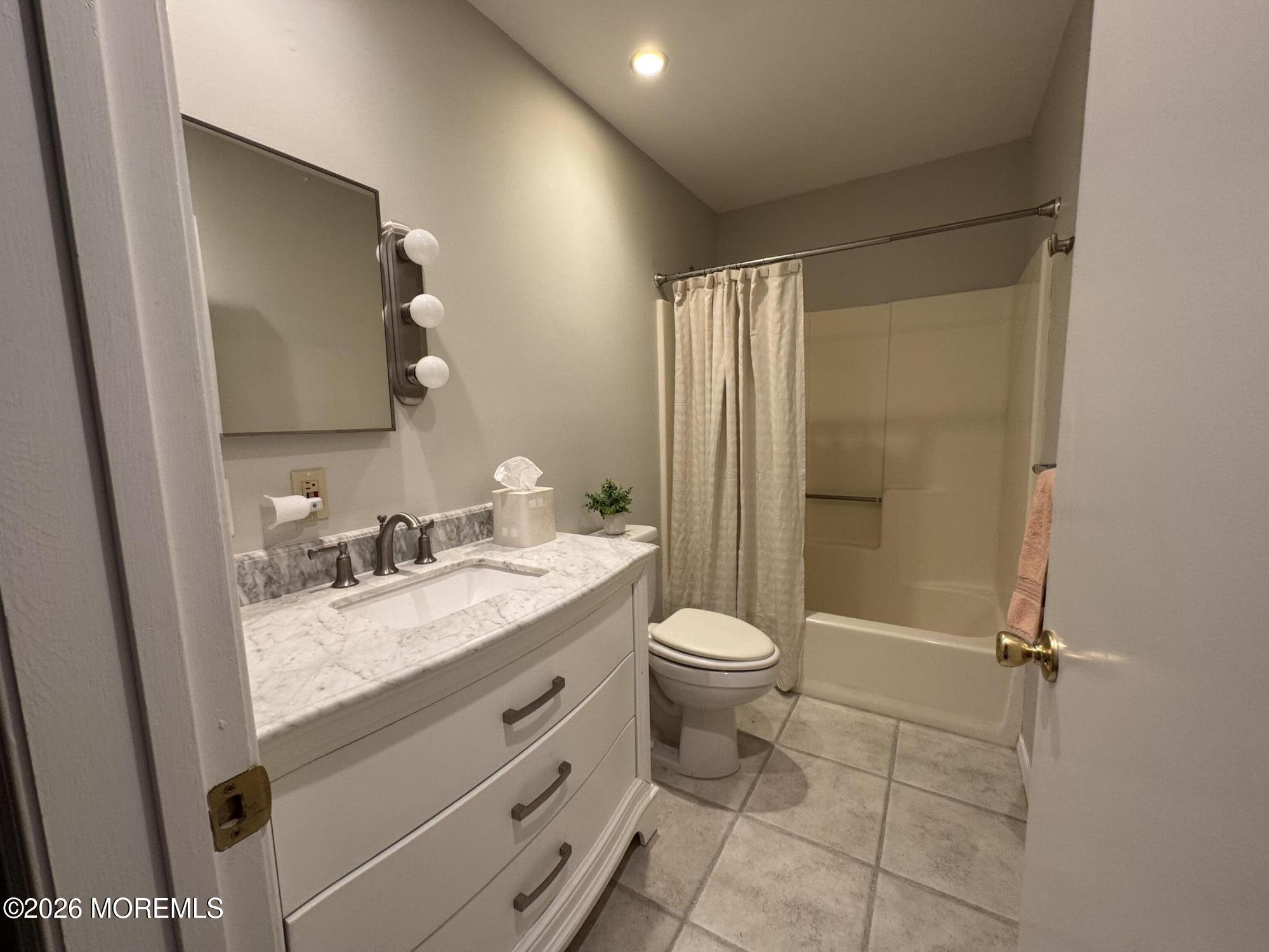 1525 Hulse Road, Unit 7 Point Pleasant, NJ 08742 - Photo 16 of 27 Upstairs bathroom