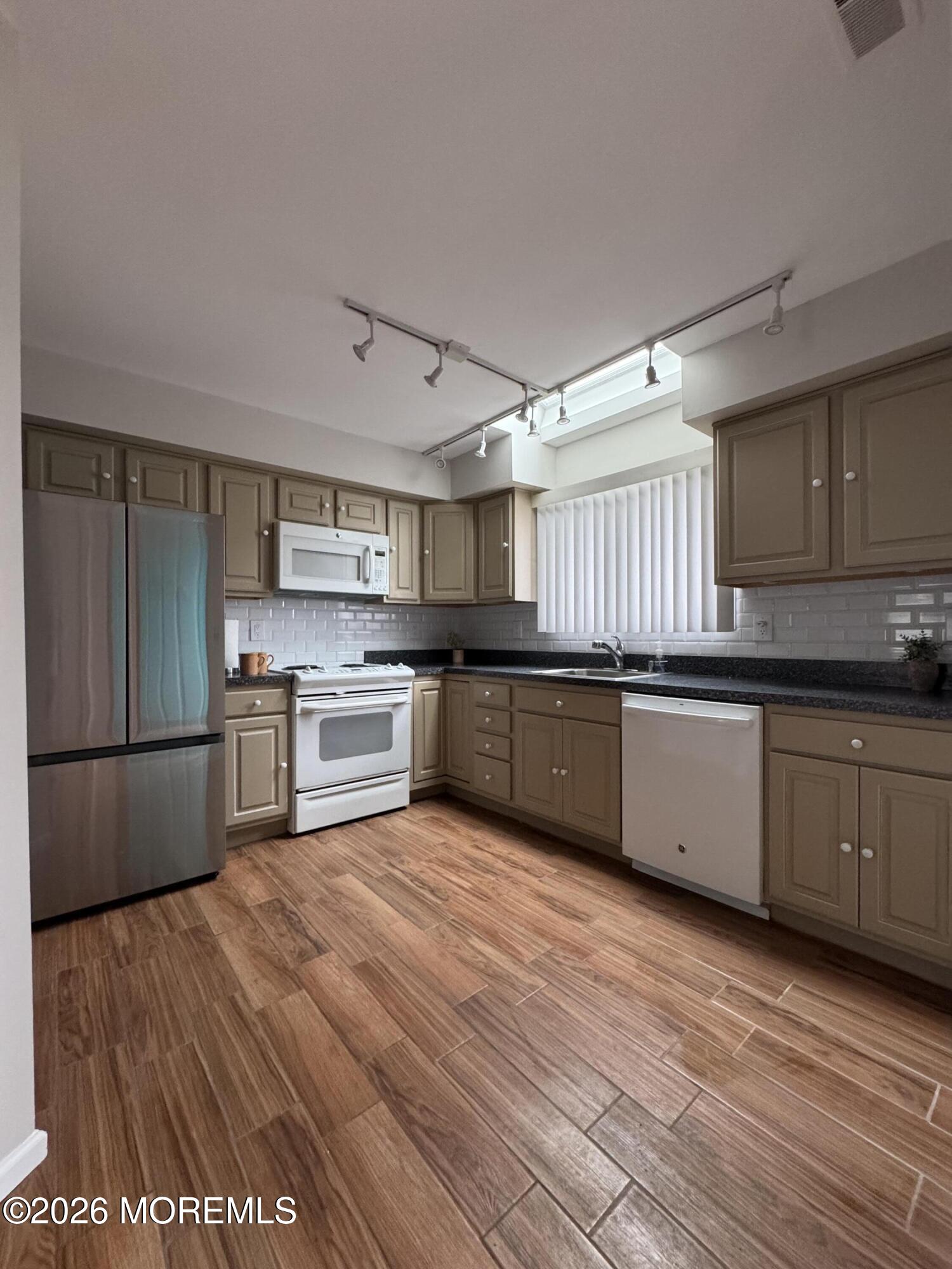 1525 Hulse Road, Unit 7 Point Pleasant, NJ 08742 - Photo 5 of 27 Kitchen