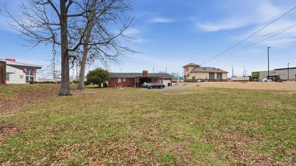 $900,000 | 1505 North Jackson Street, Tullahoma, TN 37388