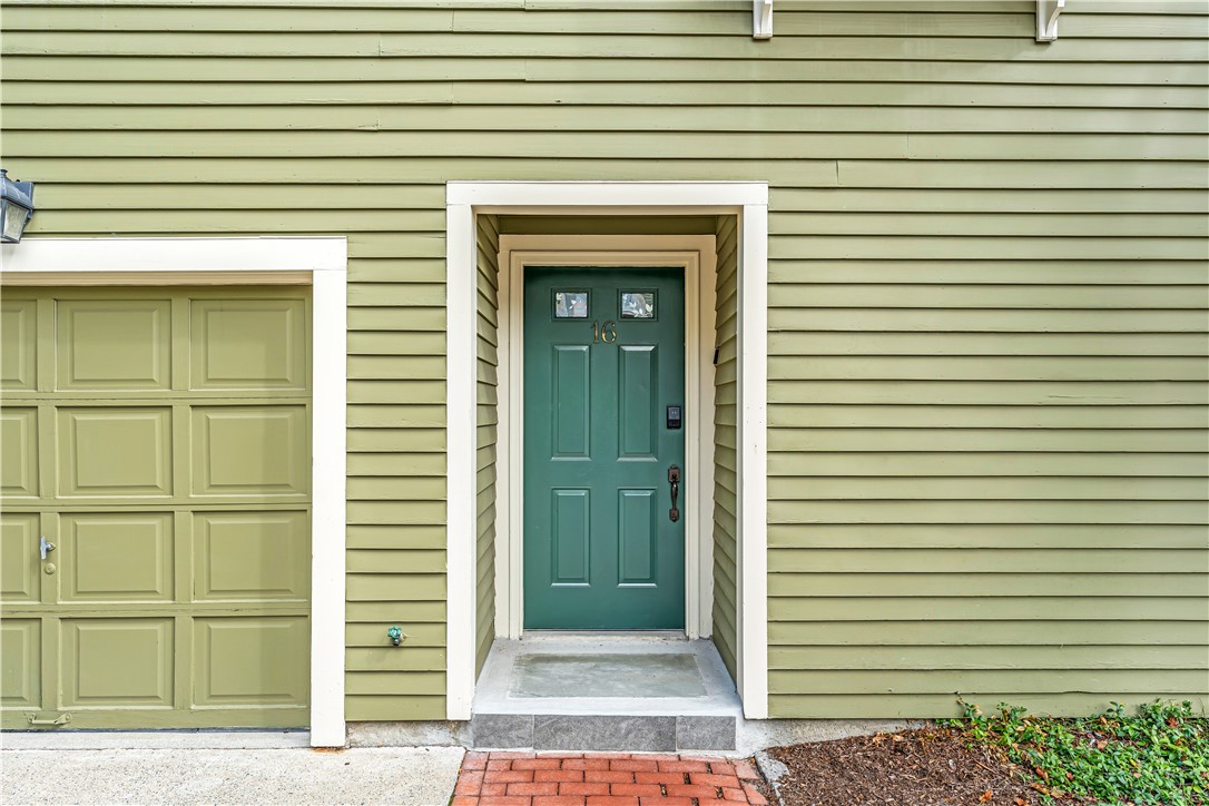 22 Miles Avenue Providence, RI 02906 - Photo 3 of 31