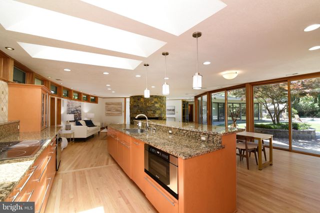 $1,600,000 | 801 Blacks Hill Road, Great Falls, VA 22066