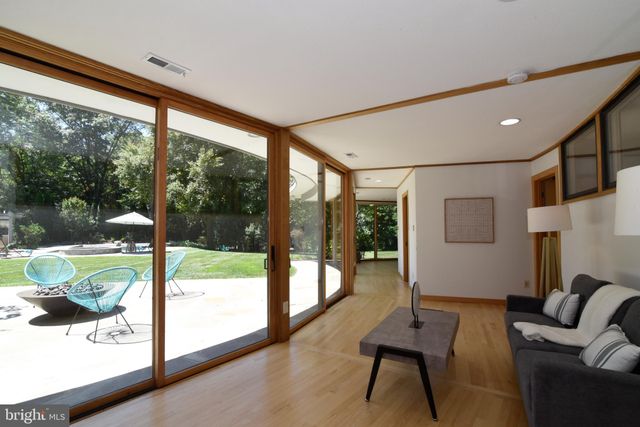 $1,600,000 | 801 Blacks Hill Road, Great Falls, VA 22066