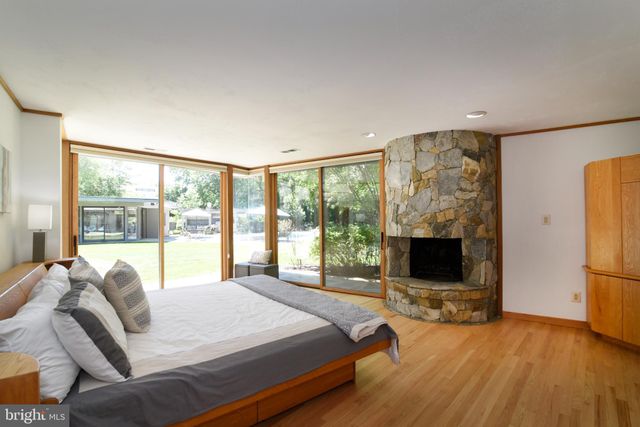 $1,600,000 | 801 Blacks Hill Road, Great Falls, VA 22066