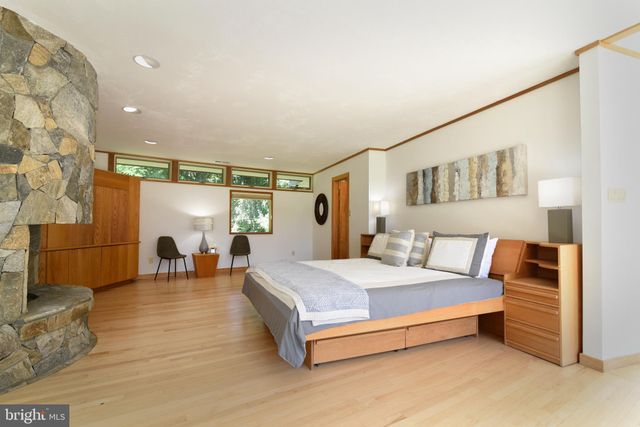 $1,600,000 | 801 Blacks Hill Road, Great Falls, VA 22066