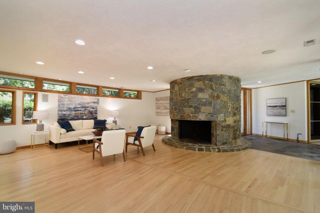 $1,600,000 | 801 Blacks Hill Road, Great Falls, VA 22066