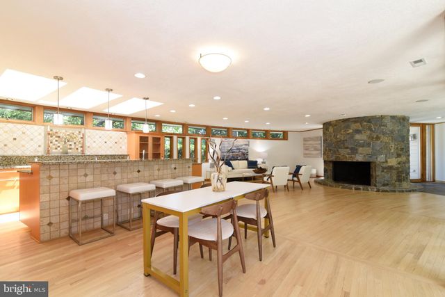 $1,600,000 | 801 Blacks Hill Road, Great Falls, VA 22066