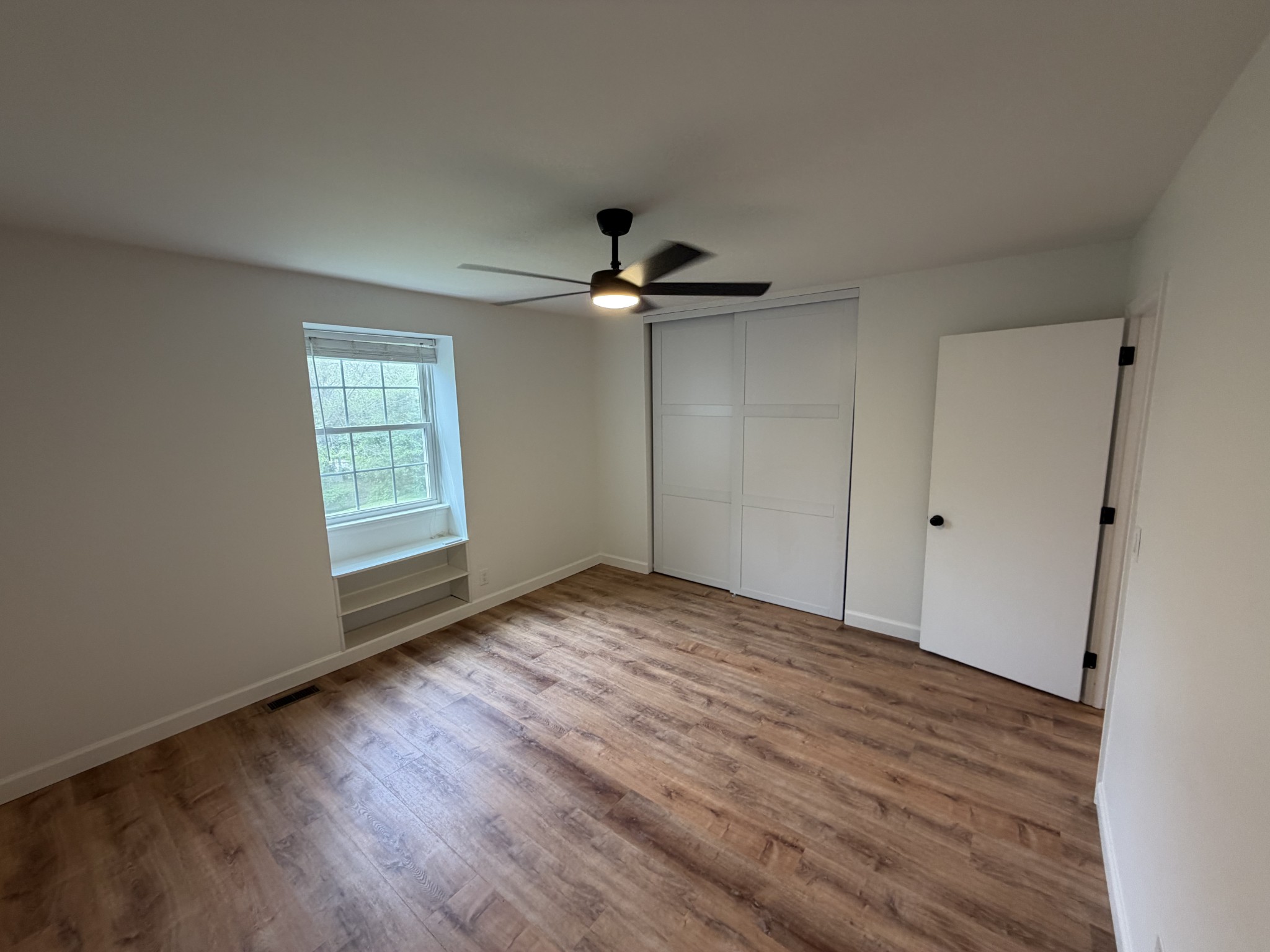 1100 West Main Street, Unit F7 Franklin, TN 37064 - Photo 8 of 10 a view of an empty room with a window