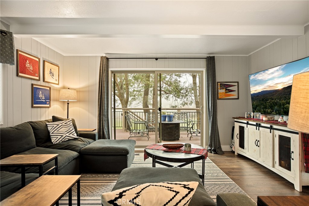 435 Riviera Drive Lake Arrowhead, CA 92352 - Photo 17 of 39 a living room with furniture and a flat screen tv