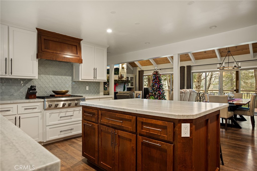 435 Riviera Drive Lake Arrowhead, CA 92352 - Photo 10 of 39 a kitchen with stainless steel appliances granite countertop a stove and white cabinets