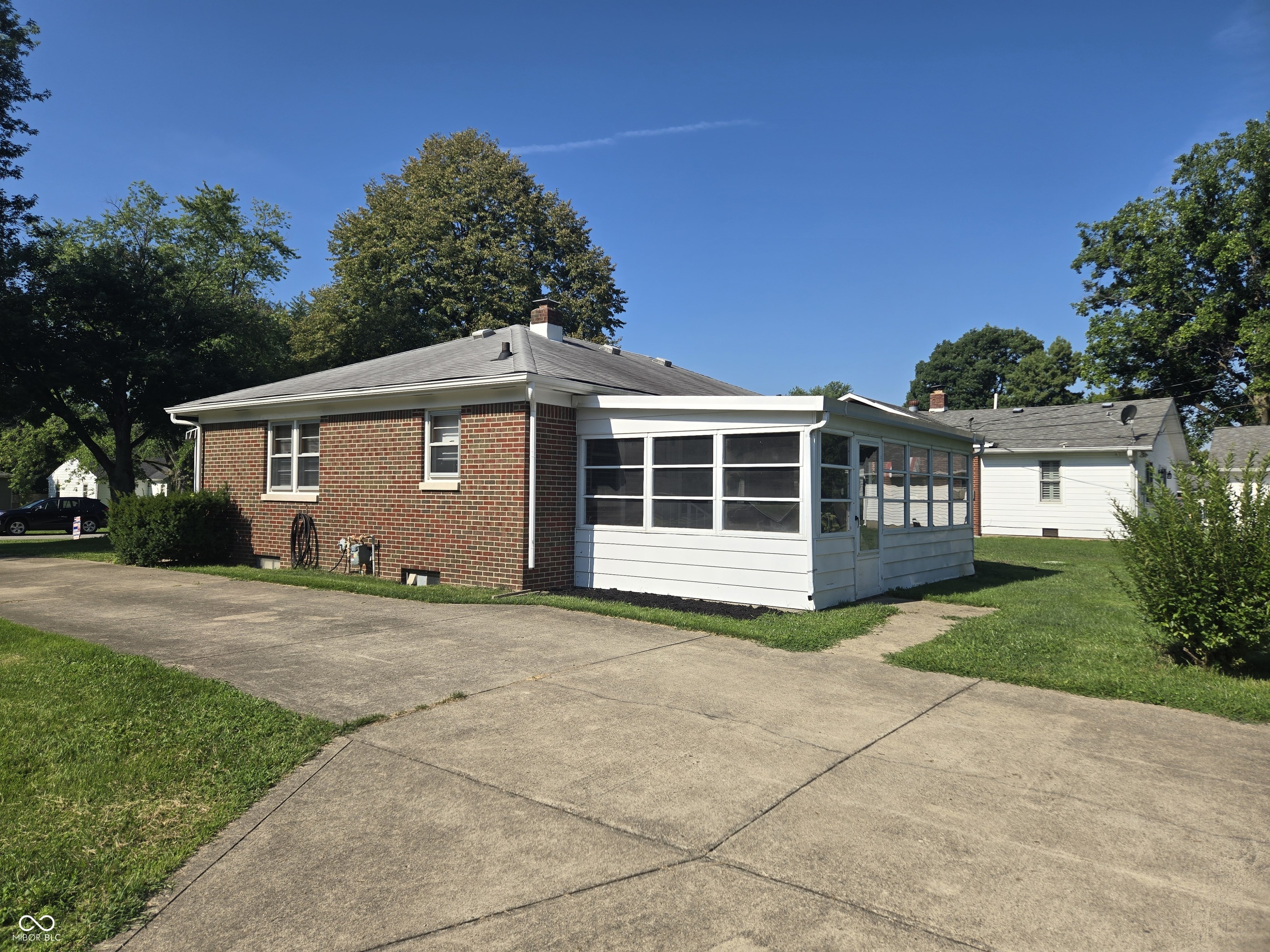 302 Maxwell Road Indianapolis, IN 46217 - Photo 4 of 41 Gallery Image 4