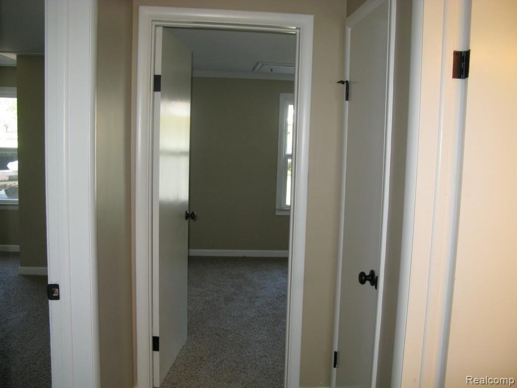 1005 East River Road Flushing, MI 48433 - Photo 16 of 41