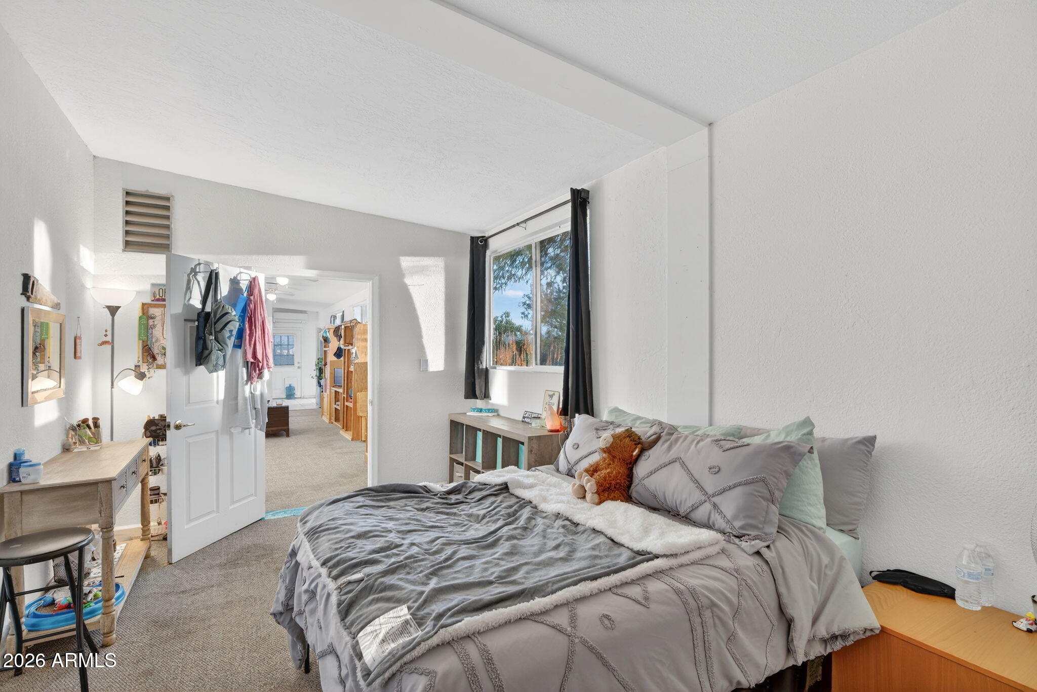 19500 West Bobcat Road Casa Grande, AZ 85122 - Photo 15 of 34 a bedroom with a large bed and a window