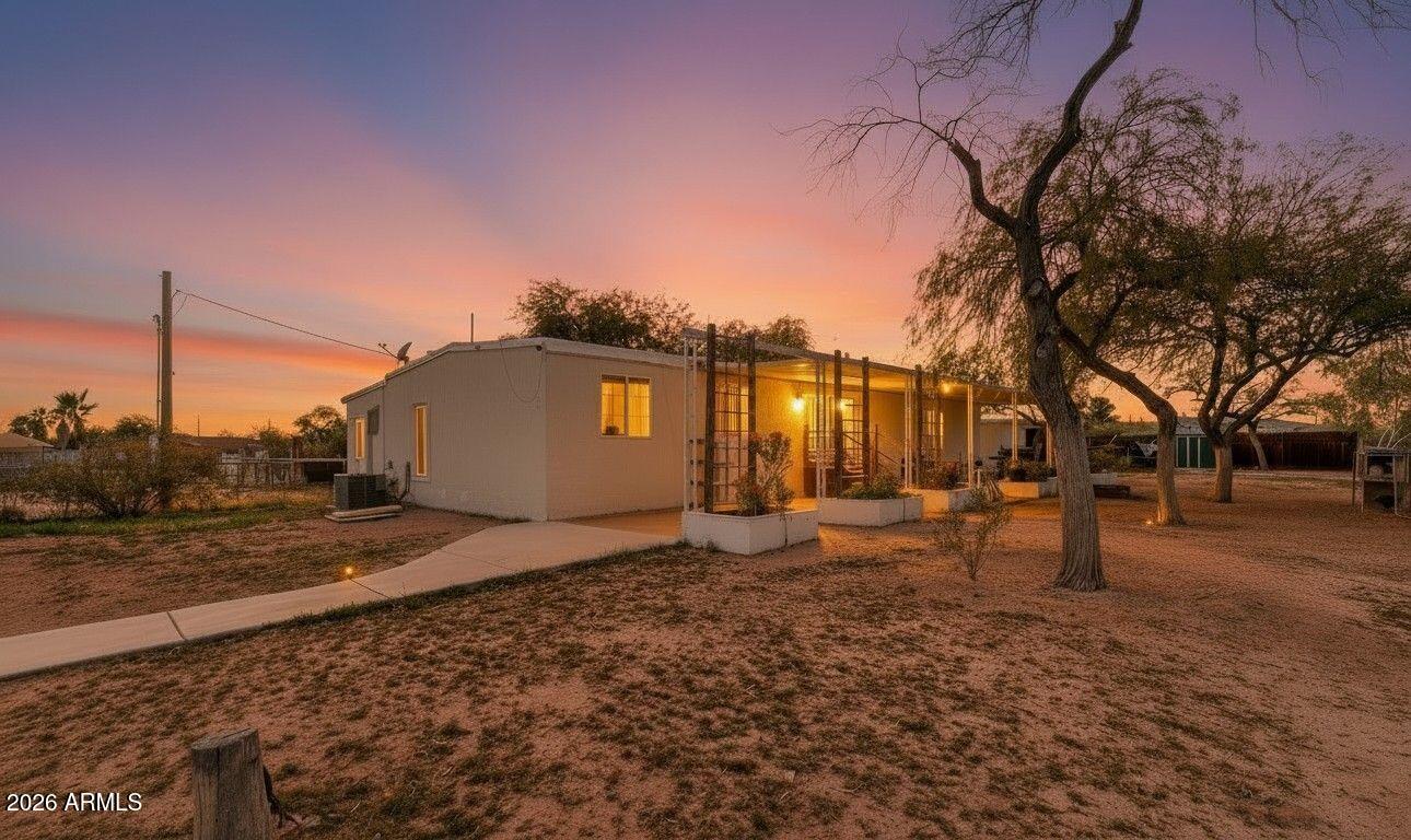19500 West Bobcat Road Casa Grande, AZ 85122 - Photo 22 of 34 a view of a backyard with large trees