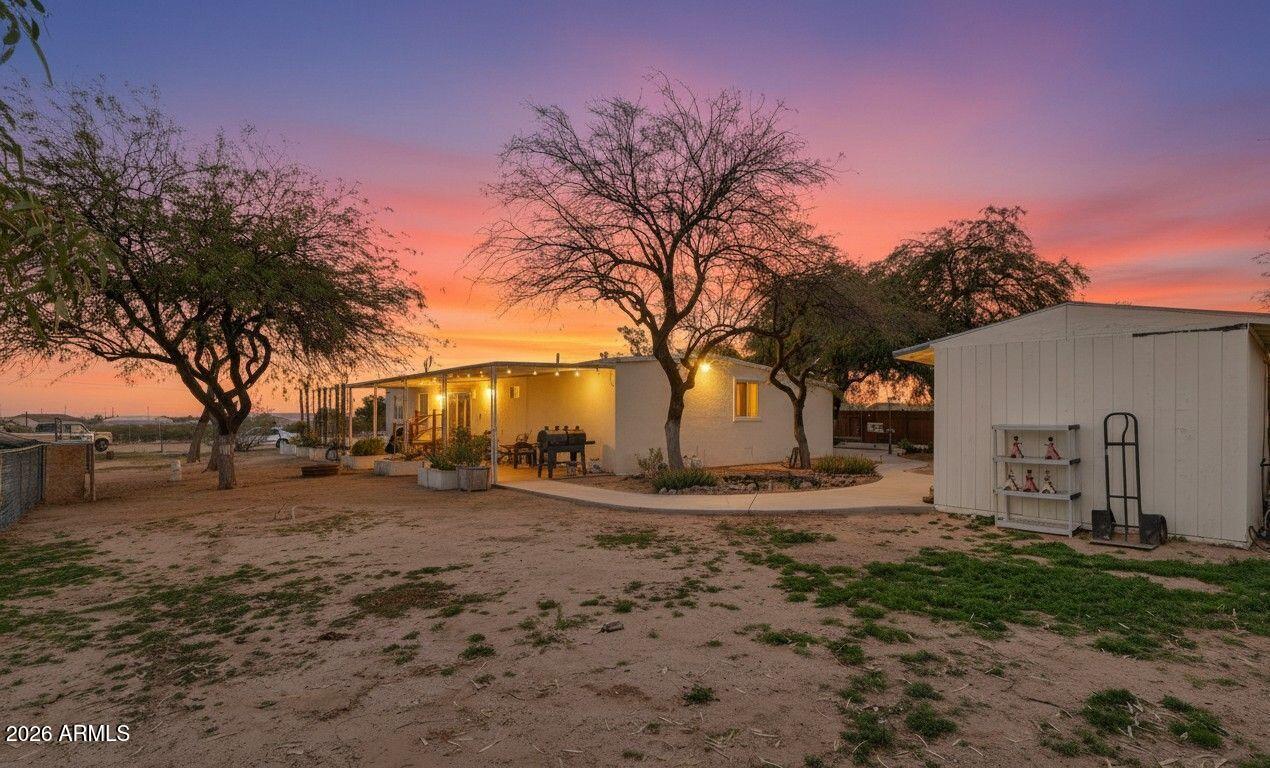 19500 West Bobcat Road Casa Grande, AZ 85122 - Photo 23 of 34 a view of a yard with a large tree