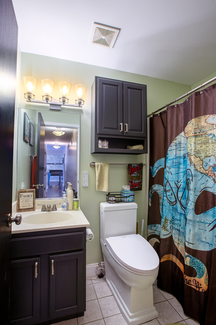 443 Danielle Road Matteson, IL 60443 - Photo 23 of 31 a bathroom with a sink a toilet and mirror