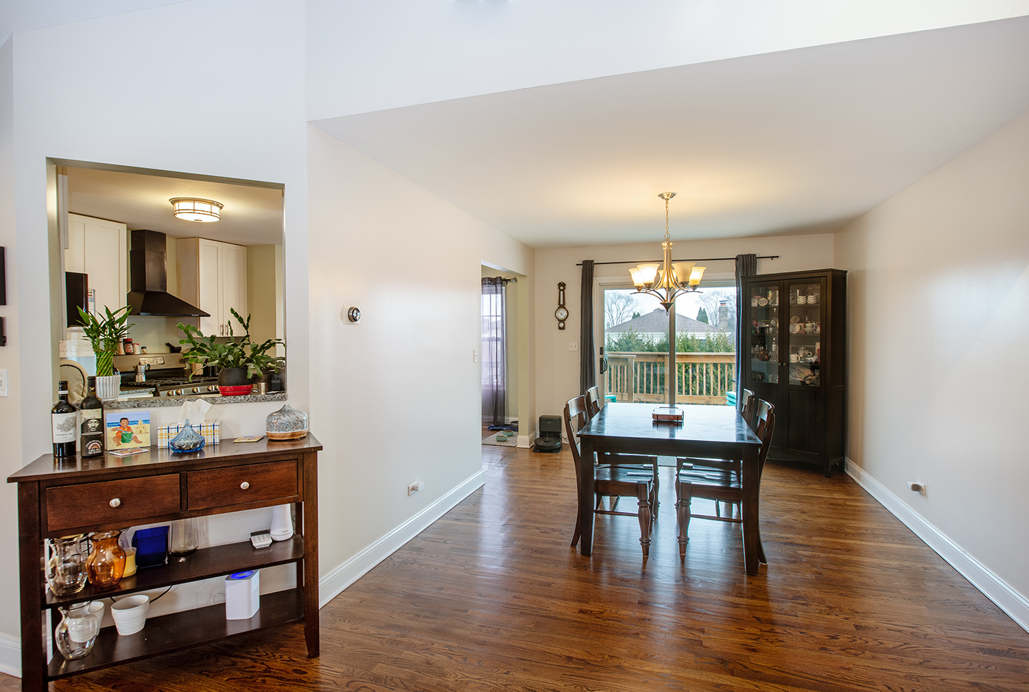 443 Danielle Road Matteson, IL 60443 - Photo 6 of 31 a room with furniture and wooden floor