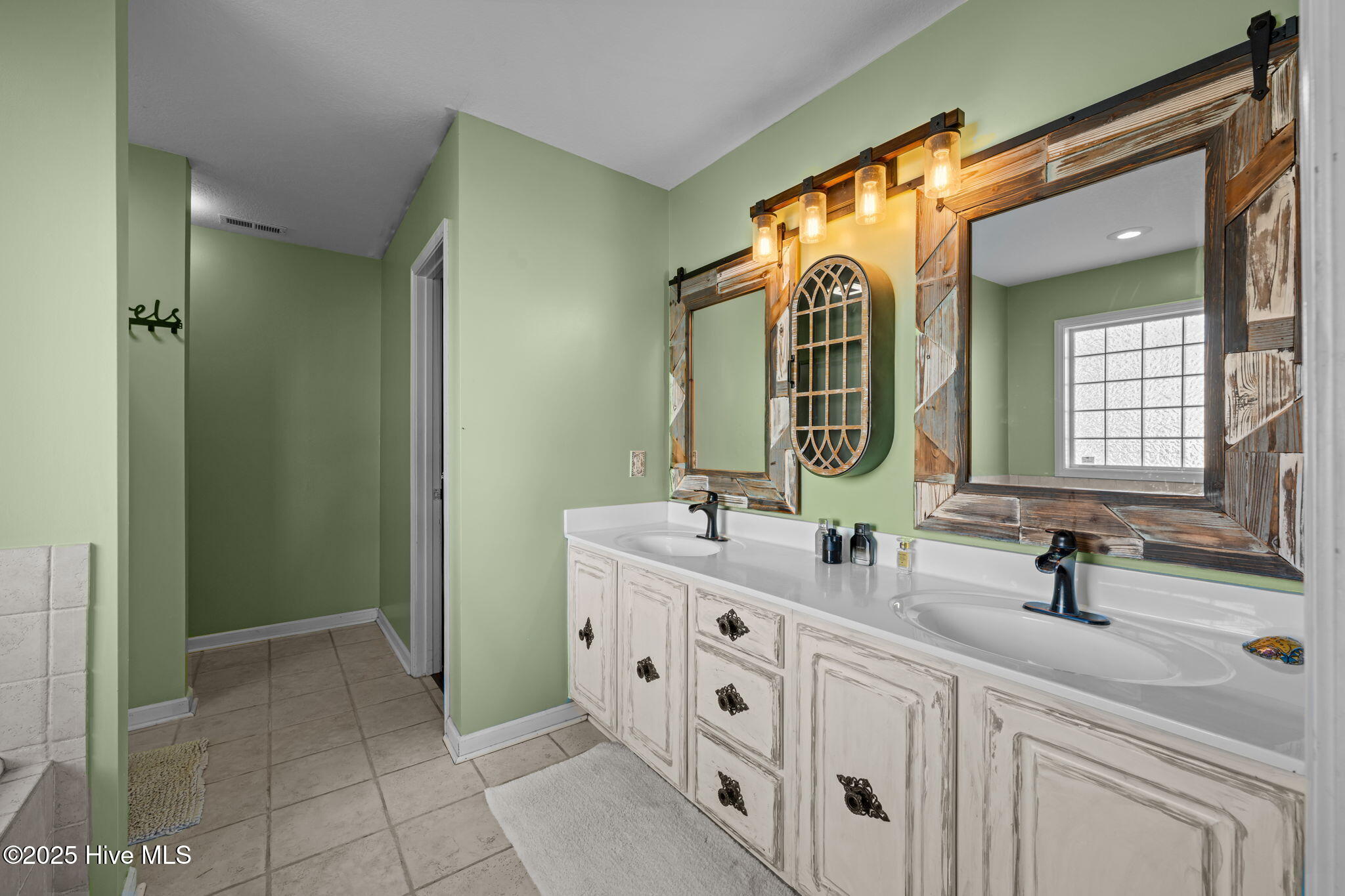 155 MacDonald Boulevard Havelock, NC 28532 - Photo 24 of 36 master bath