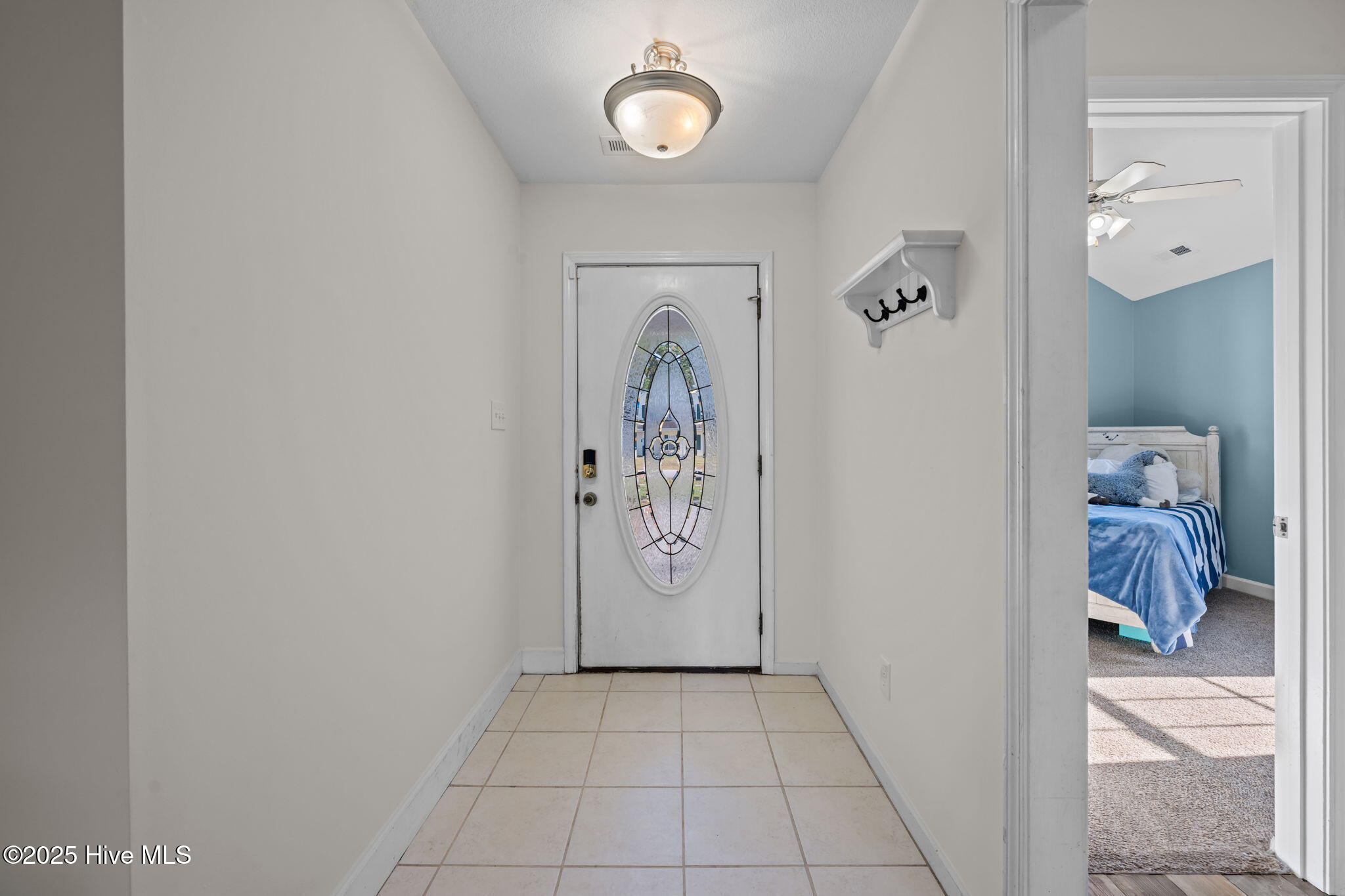 155 MacDonald Boulevard Havelock, NC 28532 - Photo 5 of 36 foyer