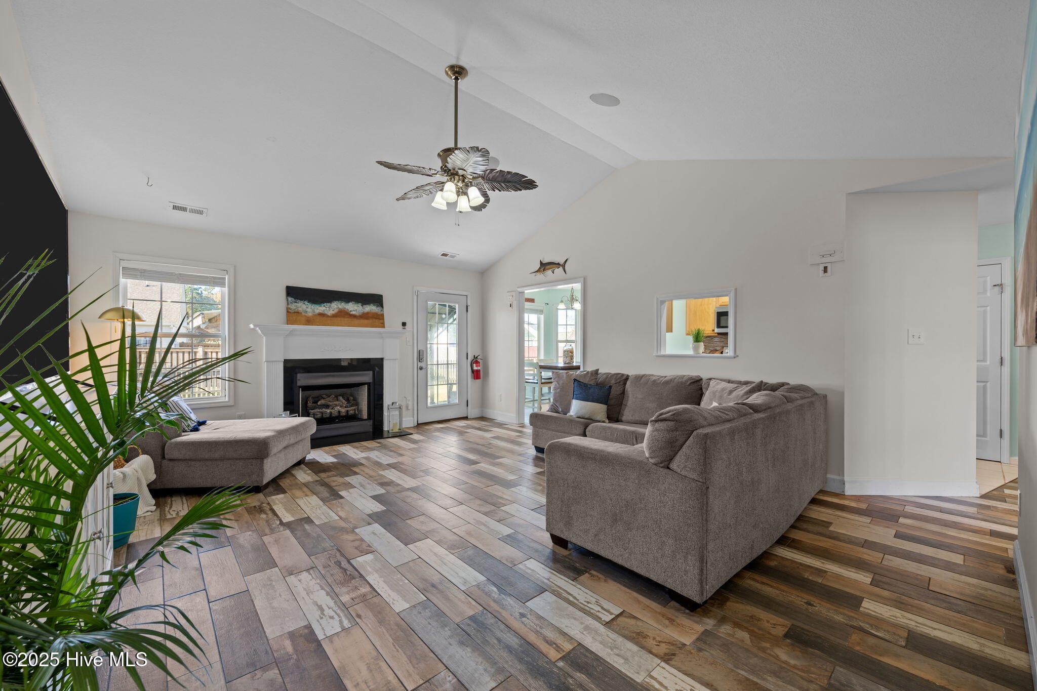 155 MacDonald Boulevard Havelock, NC 28532 - Photo 6 of 36 living room with vaulted ceiling