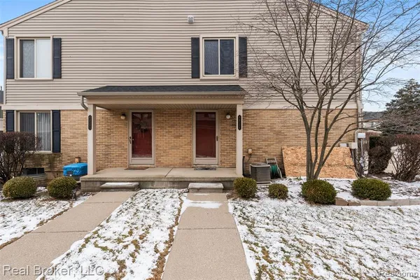 $1,500 | 44594 Connecticut Court, Clinton Township, MI 48038