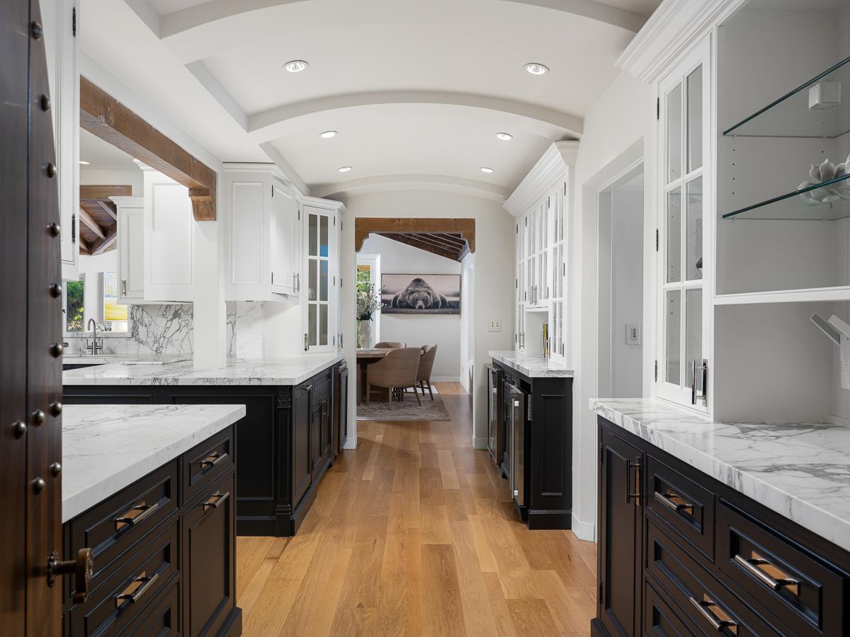862 Chiltern Road Hillsborough, CA 94010 - Photo 8 of 58 Gallery Image 8