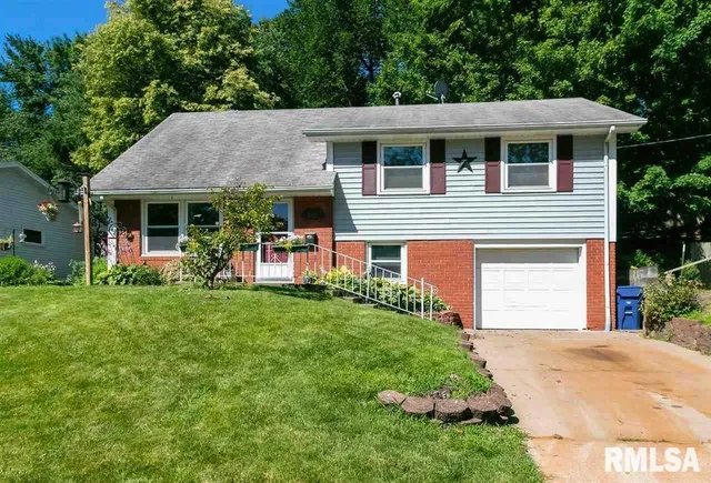 $1,795 | 1632 Monterey Court, Bettendorf, IA 52722