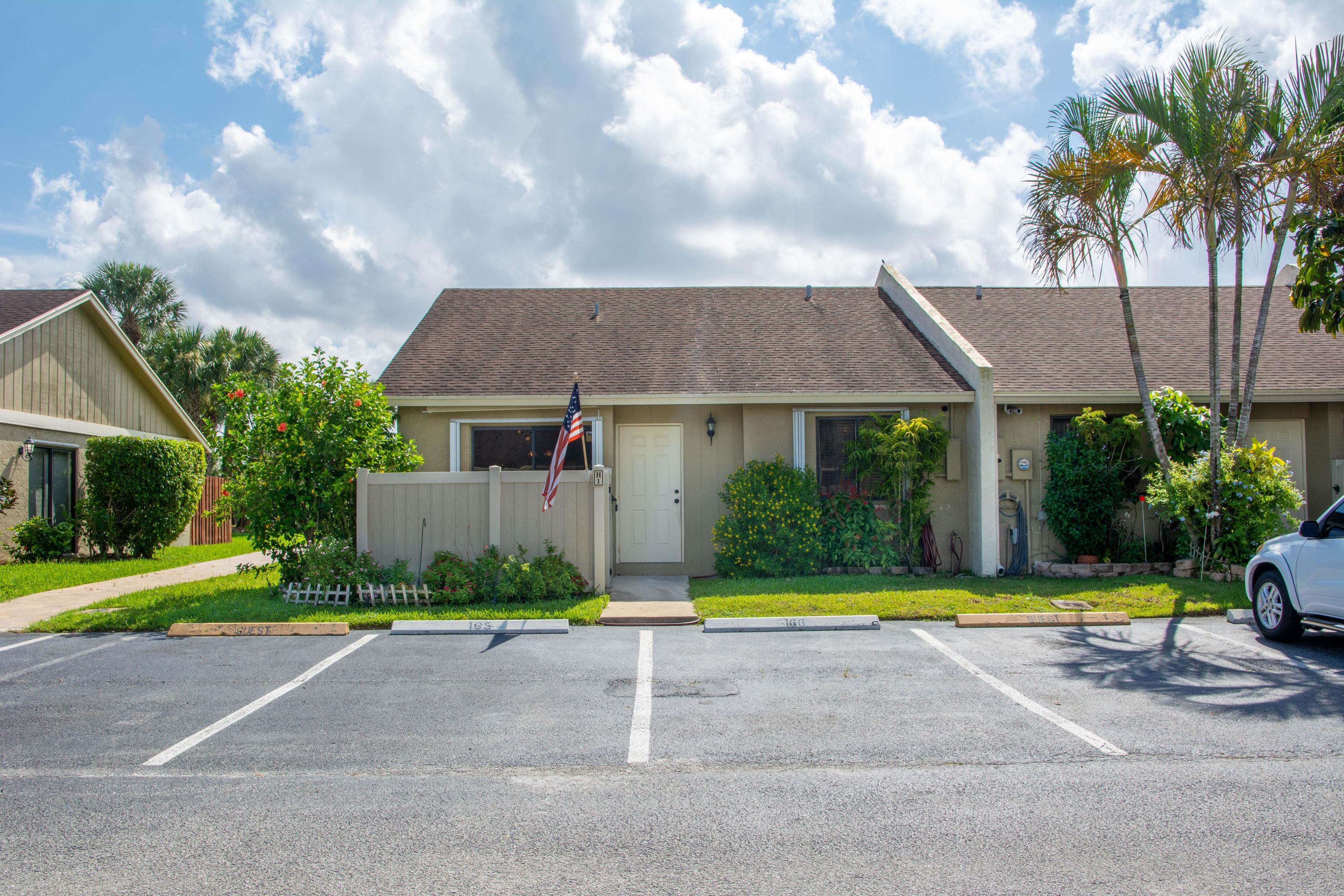 10239 Boca Bend West, Unit H1 Boca Raton, FL 33428 - Photo 1 of 17 FRONT