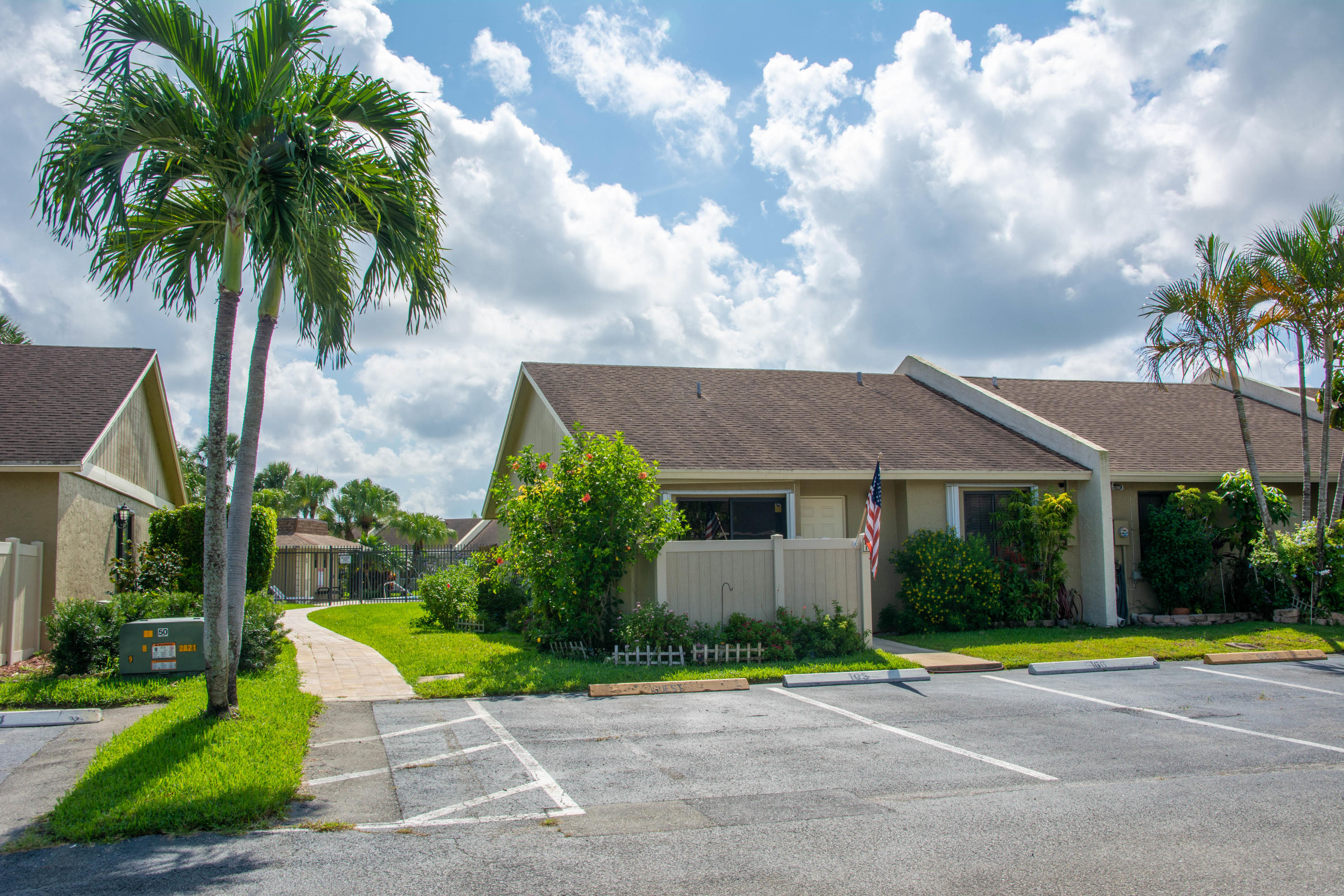 10239 Boca Bend West, Unit H1 Boca Raton, FL 33428 - Photo 2 of 17 FRONT FENCED PATIO
