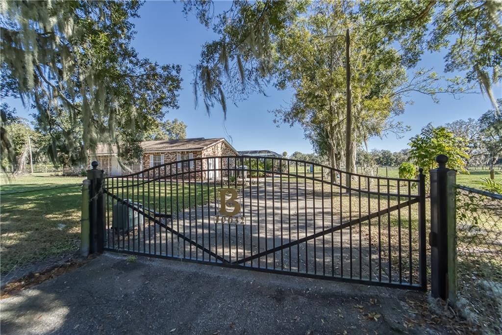 10632 Walter Hunter Road Lithia, FL 33547 - Photo 1 of 1 Electric Gate
