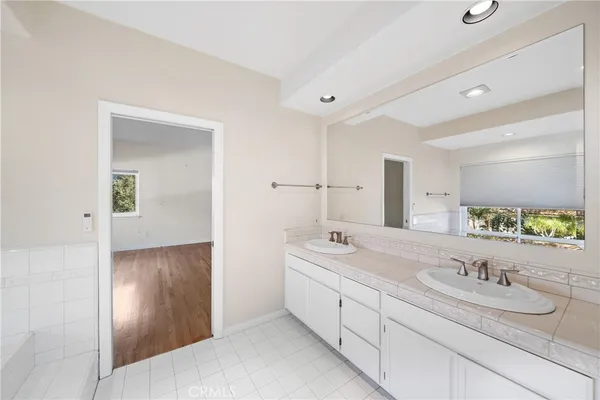 $795,000 | 4023 Pala Mesa Oaks Drive, Fallbrook, CA 92028