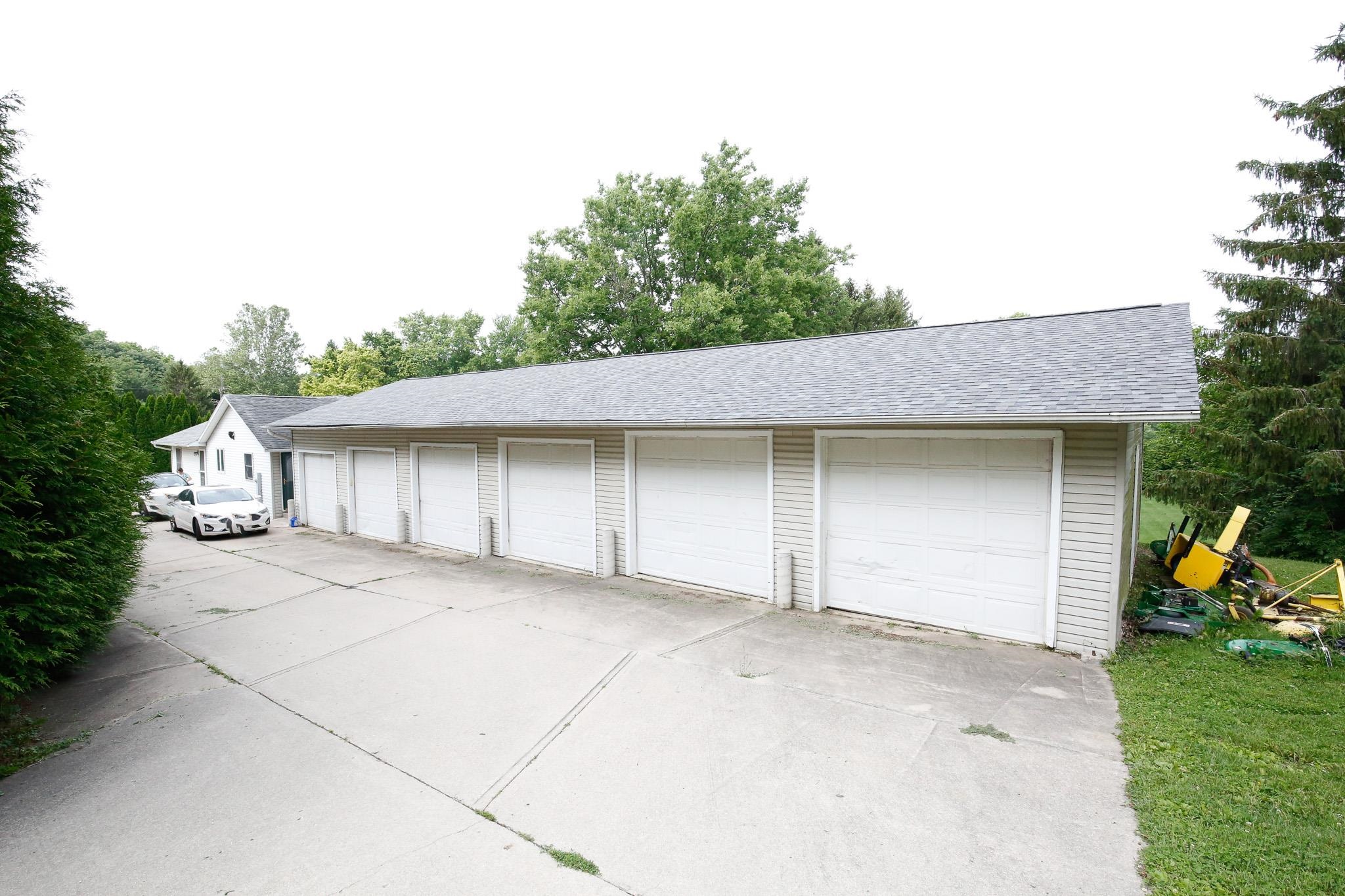 910 Stony Point Road Dixon, IL 61021 - Photo 6 of 44