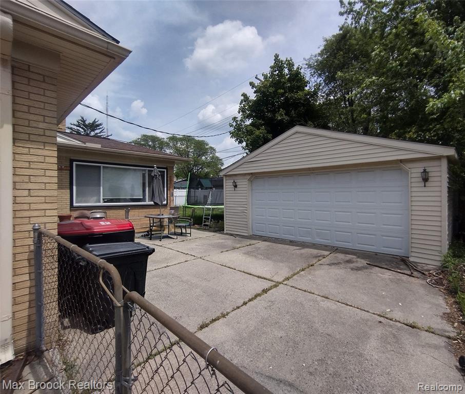 25210 Ridge Cliff Drive Southfield, MI 48075 - Photo 25 of 26