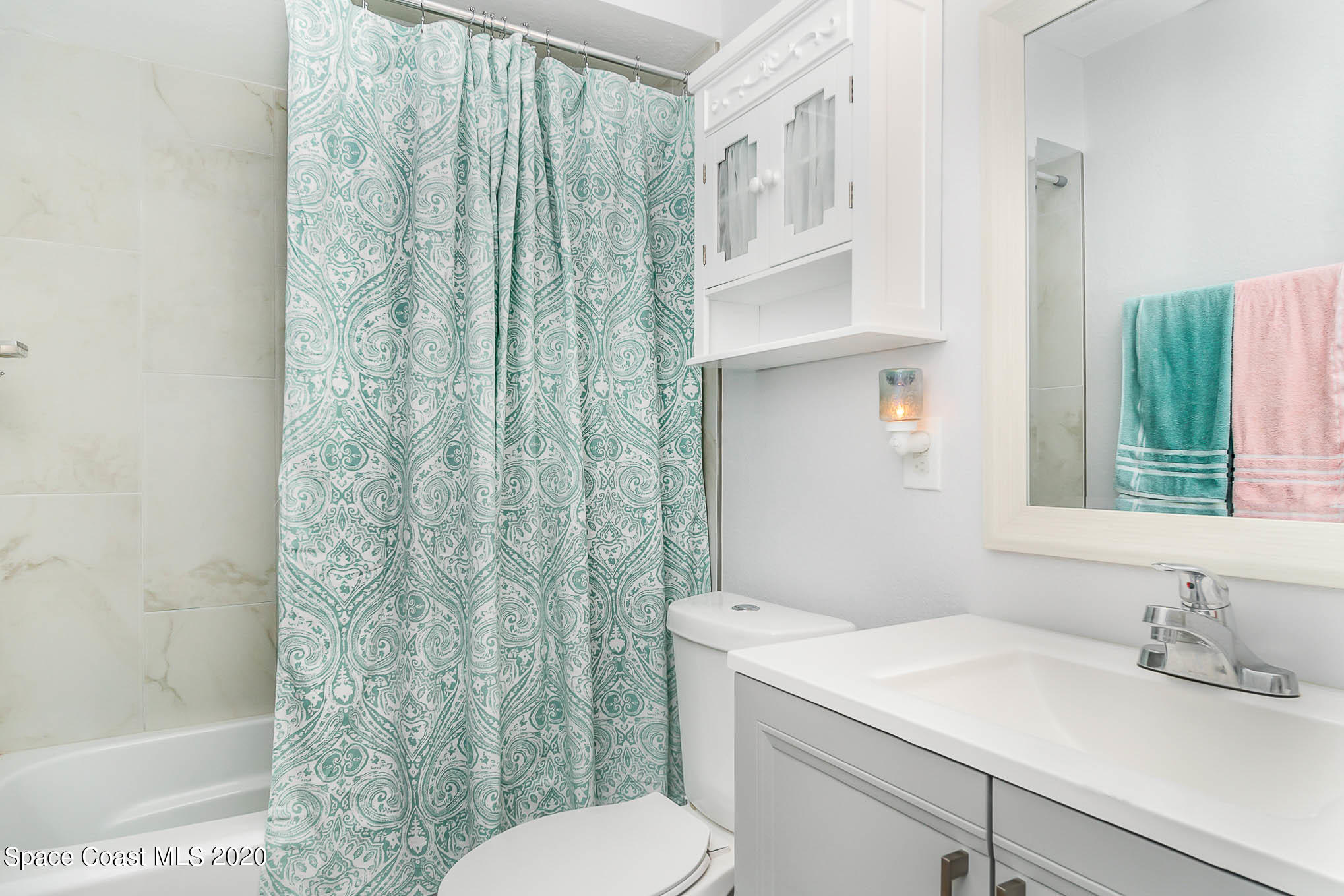 4350 Hunter Street Mims, FL 32754 - Photo 19 of 26 Hall Bathroom