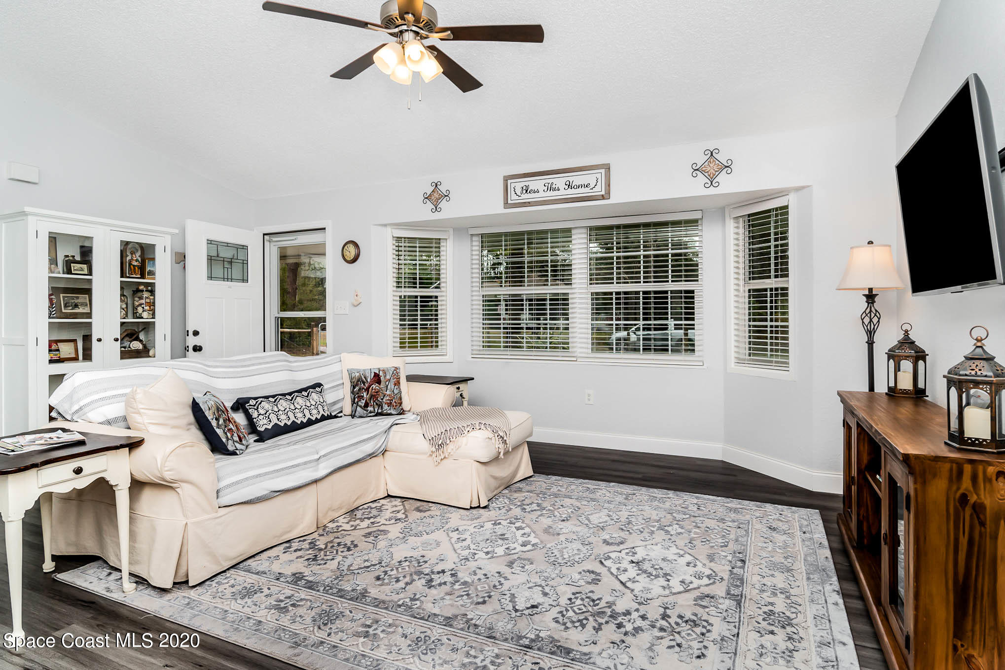 4350 Hunter Street Mims, FL 32754 - Photo 4 of 26 Great Room v1
