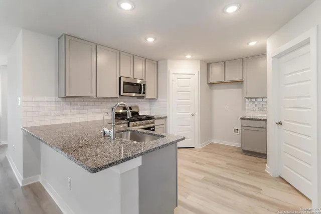 $330,282 | 5915 Willow Point Boulevard, San Antonio, TX 78220