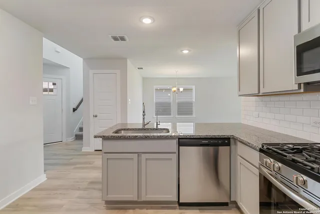 $330,282 | 5915 Willow Point Boulevard, San Antonio, TX 78220