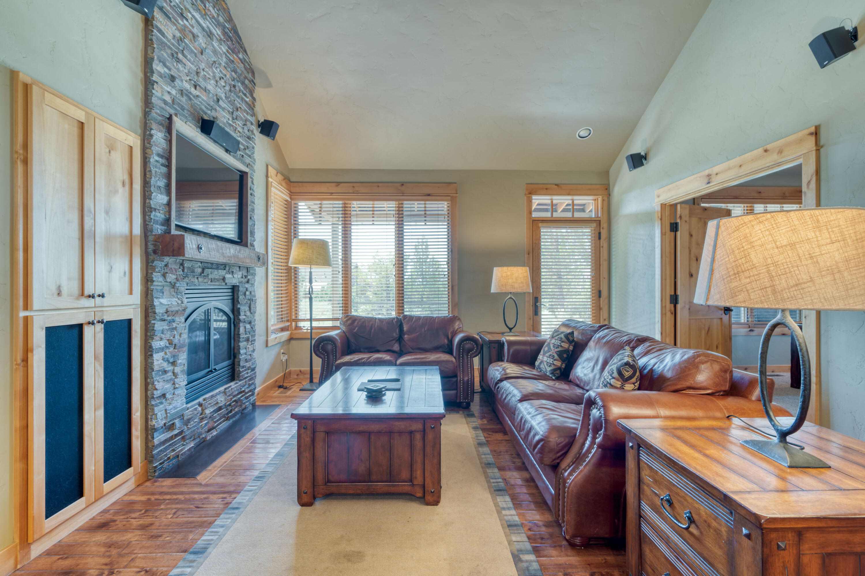 16727 South W Brasada Ranch Road Powell Butte, OR 97753 - Photo 3 of 31 Vaulted great room