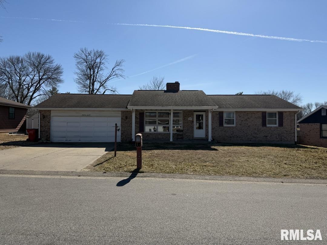 1820 Amber Avenue Quincy, IL 62305 - Photo 1 of 24