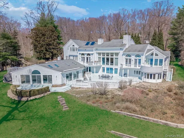 $4,500,000 | 19 Mallard Drive, Lloyd Harbor, NY 11743