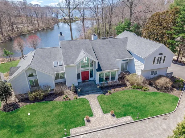 $4,500,000 | 19 Mallard Drive, Lloyd Harbor, NY 11743